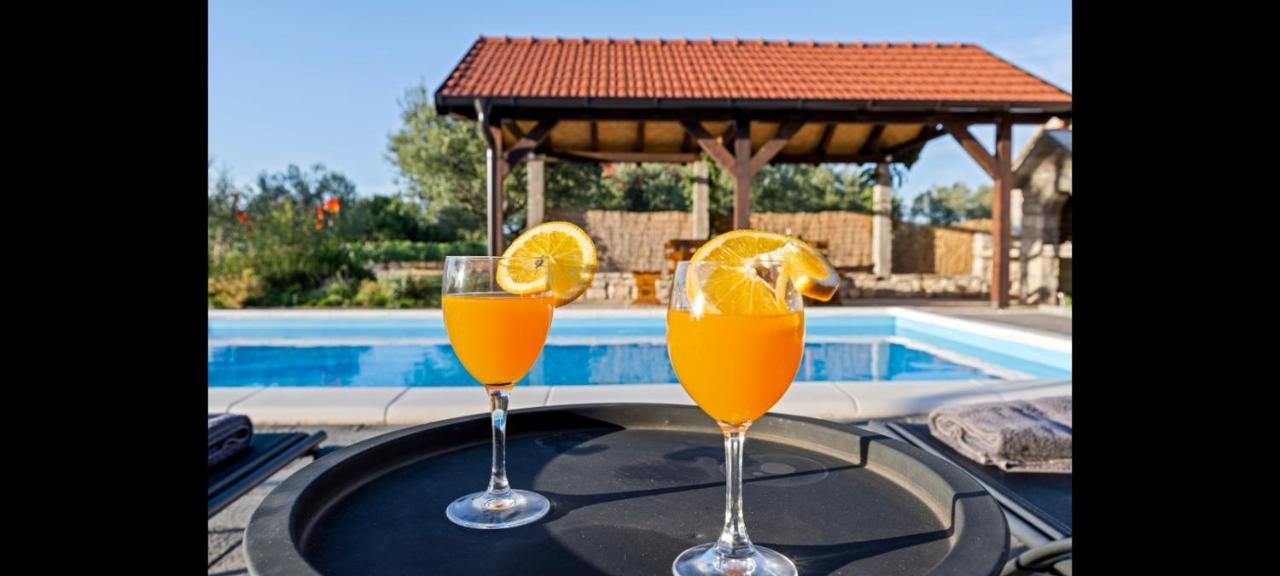 Olive Tree House With Jacuzzi, Wifi And 40M2 Pool Villa Siritovci Exteriör bild