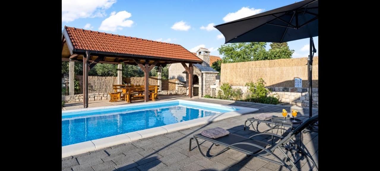 Olive Tree House With Jacuzzi, Wifi And 40M2 Pool Villa Siritovci Exteriör bild