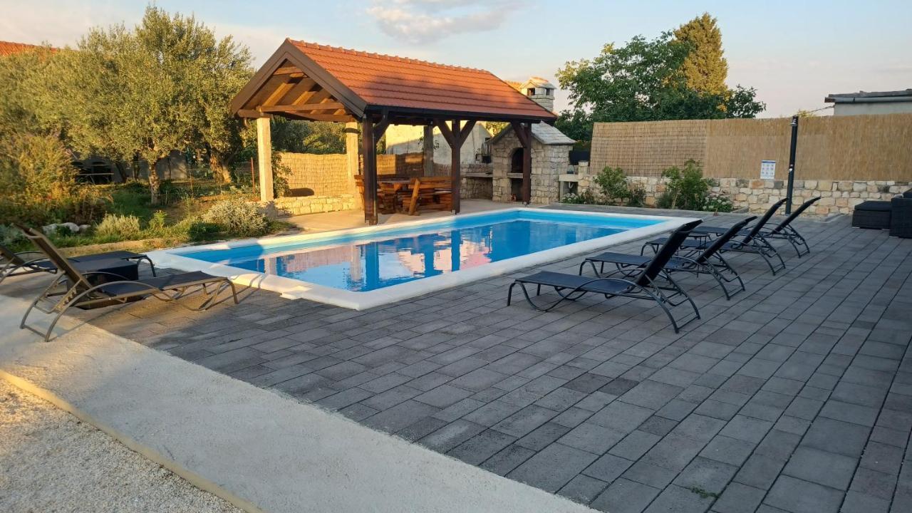 Olive Tree House With Jacuzzi, Wifi And 40M2 Pool Villa Siritovci Exteriör bild