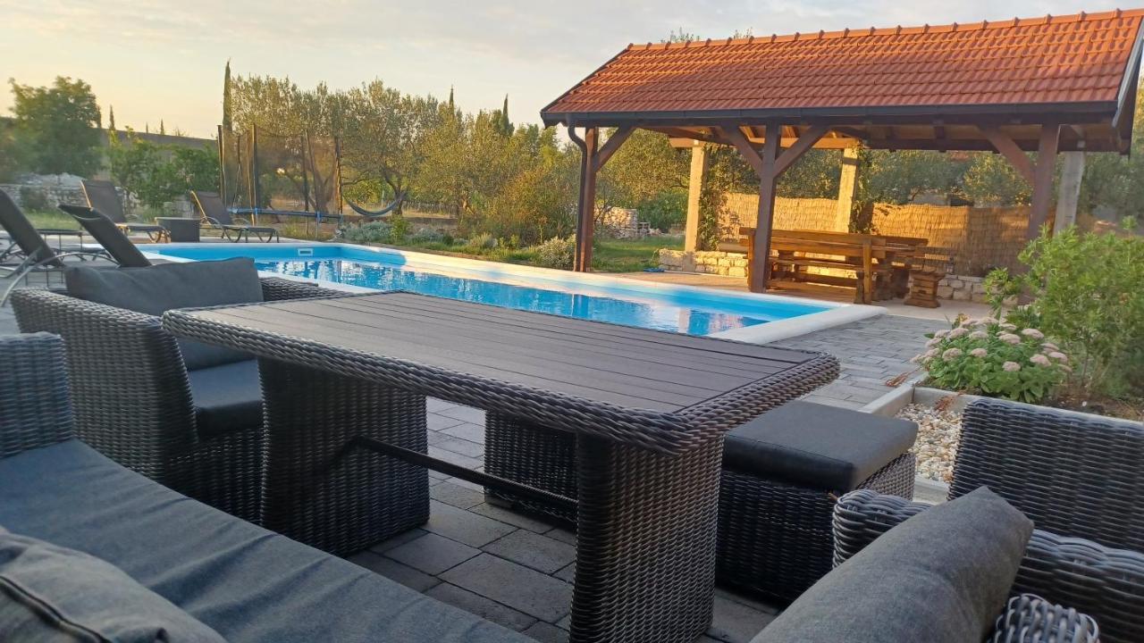 Olive Tree House With Jacuzzi, Wifi And 40M2 Pool Villa Siritovci Exteriör bild