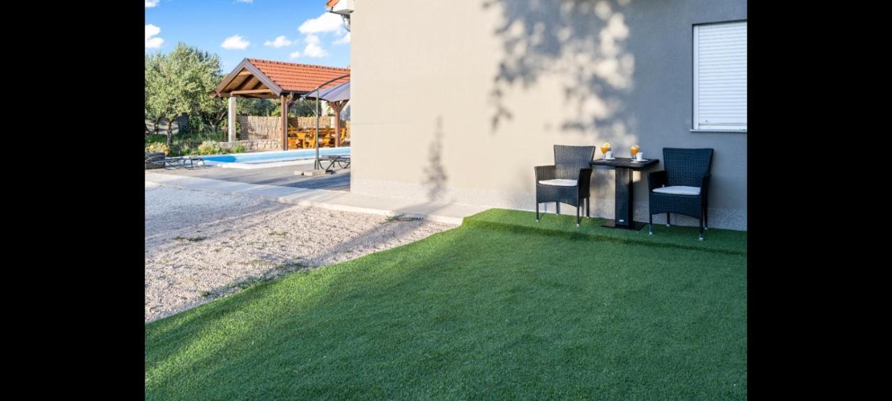 Olive Tree House With Jacuzzi, Wifi And 40M2 Pool Villa Siritovci Exteriör bild