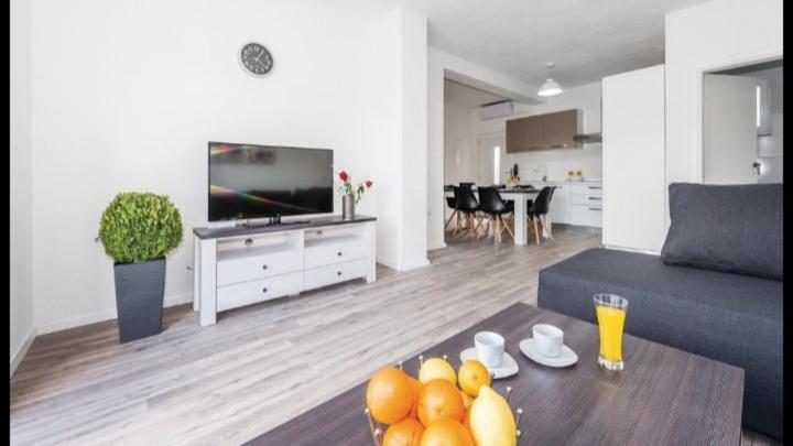 Olive Tree House With Jacuzzi, Wifi And 40M2 Pool Villa Siritovci Exteriör bild