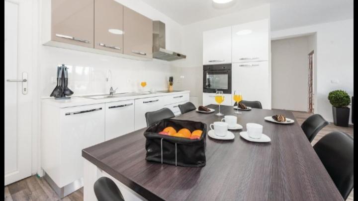 Olive Tree House With Jacuzzi, Wifi And 40M2 Pool Villa Siritovci Exteriör bild