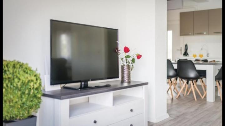 Olive Tree House With Jacuzzi, Wifi And 40M2 Pool Villa Siritovci Exteriör bild