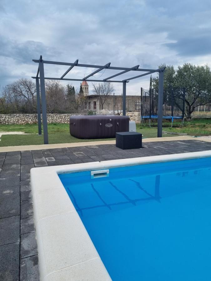 Olive Tree House With Jacuzzi, Wifi And 40M2 Pool Villa Siritovci Exteriör bild